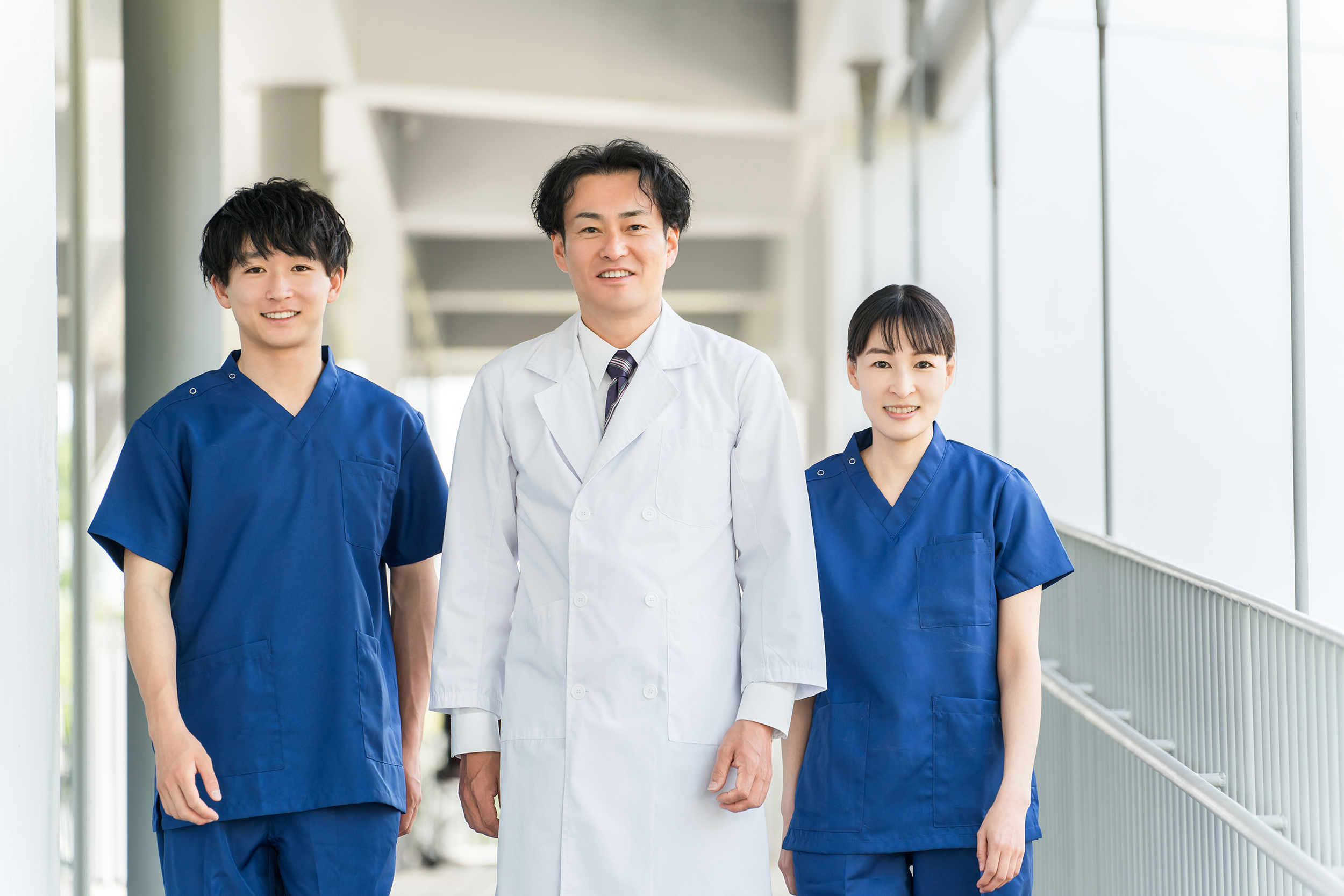 病院、医院のケーシー　スクラブ　色付き白衣承ります！