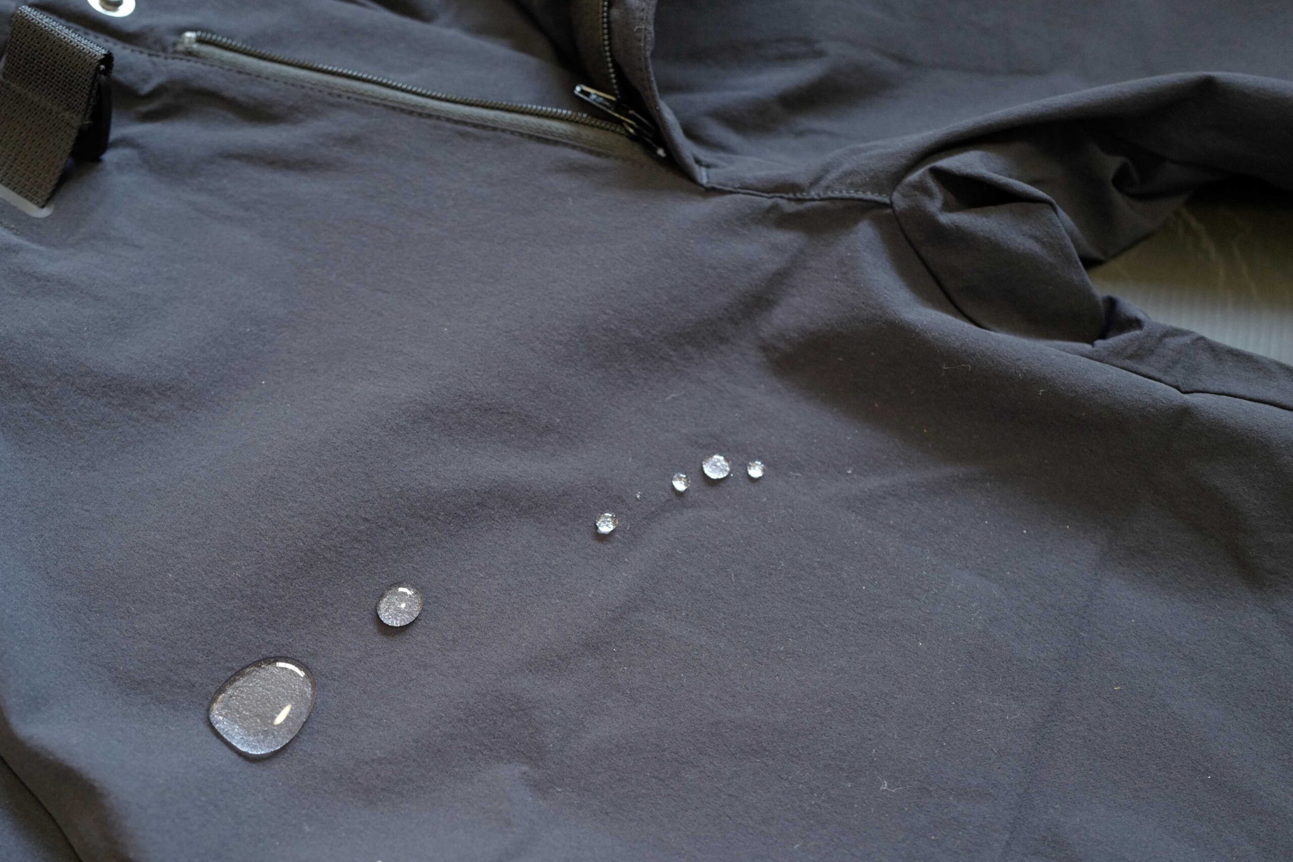 着るのは待って！！撥水加工推してます！